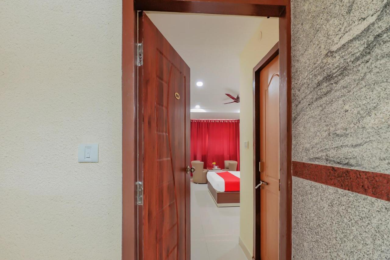 Oyo Flagship 80044 Royal Wood Deluxe Bangalore Exteriör bild